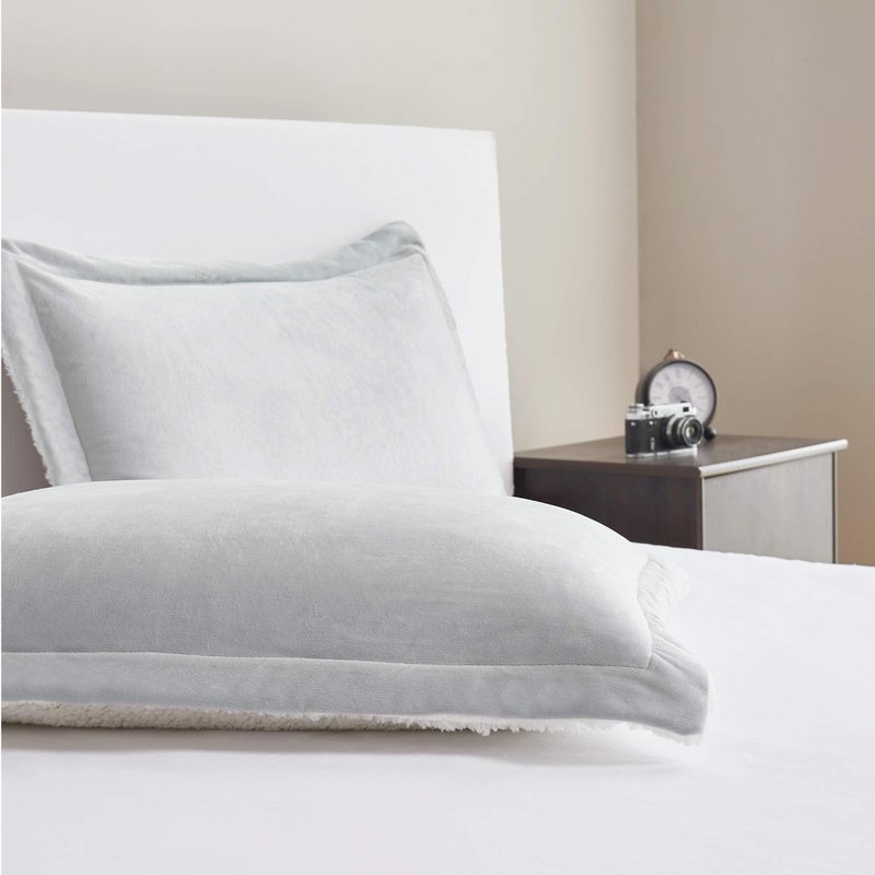 Bedsure Luxurious Micromink Sherpa Light Grey Queen Comforter Set 3 Pieces - (1 Comforter 88x88 and 2 Pillowshams), Reversible Down Alternative Comforter, Machine Washable