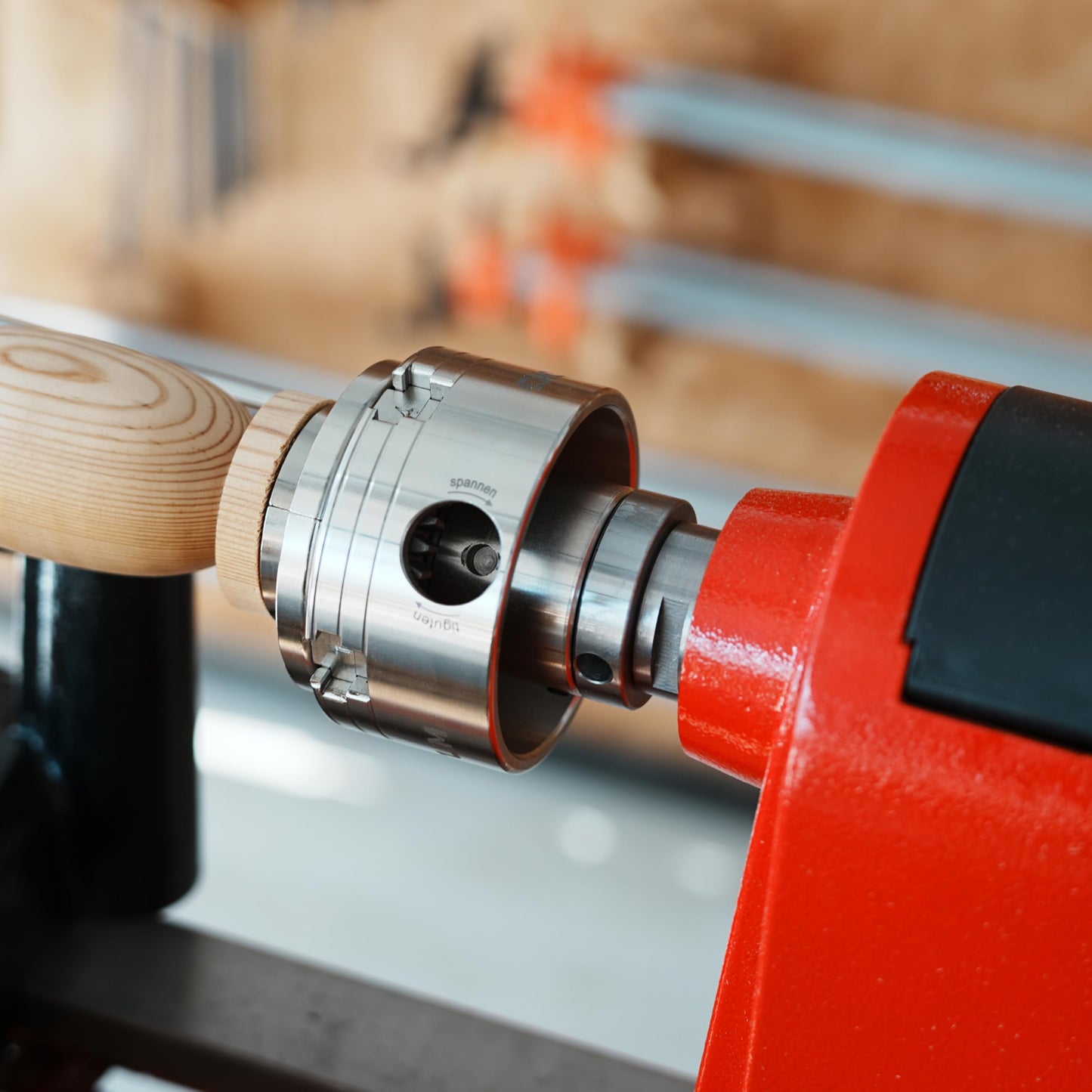 1"x8TPI Female to 1-1/4"x8TPI Male Thread Adaptor for Woodworking Lathe Headstock Spindle Woodturning. Fitted with jackscrews for safety reverse turning.
