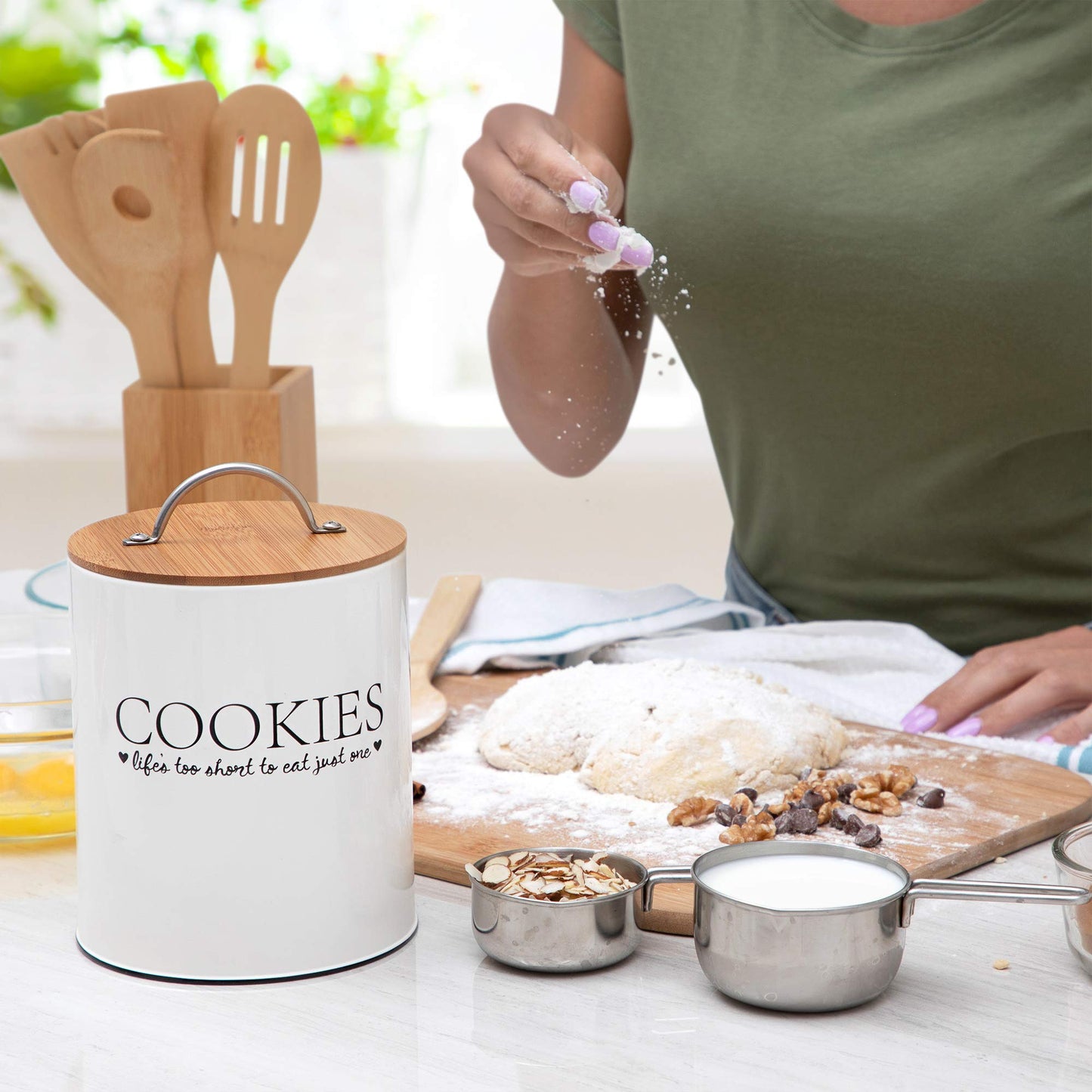 D'Lifeful Cookie Jar with Airtight Bamboo Lid – 0.6 Gallon Cute and Decorative Cookie Storage for Kitchen Countertop – Farmhouse Storage Tin for Freshness – Great Gift Idea