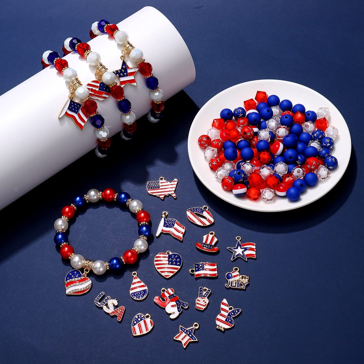 660PCS+ Patriotic Beads Charms for Jewelry Making American Flag Heart Star Charms 4th of July Acrylic Crystal Clay Star Loose Beads for DIY Necklace Bracelet Earrings (660PCS+ (Beads+Charms))