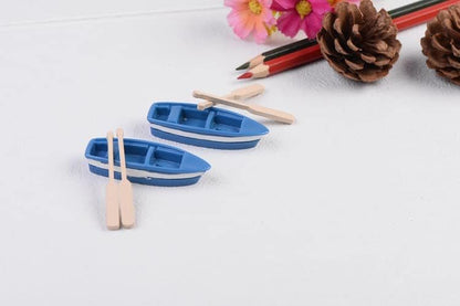 YXQ Miniature Blue Rowboat Set, 2 Little Resin Canoe Models with Oars for Cake Decoration