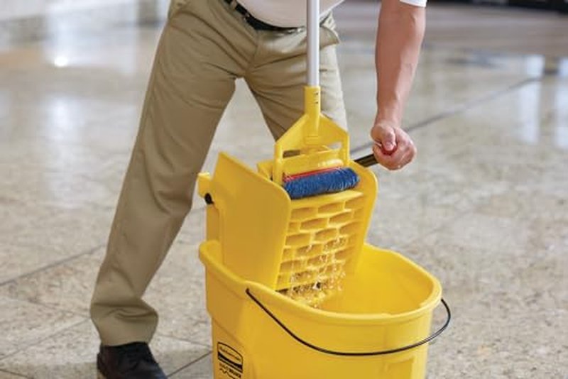 Rubbermaid Commercial Products WaveBrake 35 Qt. Side-Press Mop Bucket and Wringer Combo on Wheels Yellow for Professional/Industrial/Business Heavy-Duty Floor Cleaning/Mopping