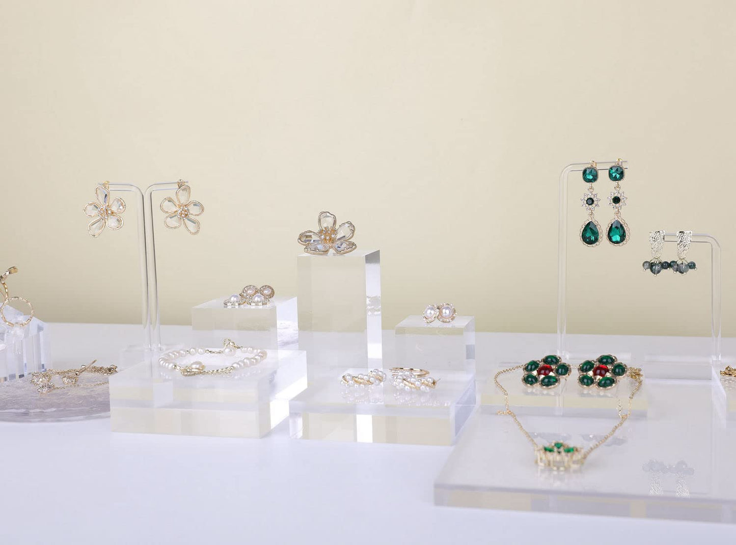 GemeShou Acrylic ring risers for display, Clear jewelry stand display risers, Retail earring riser for display home decor【1.57 L x1.57 W x3.15 H inch】