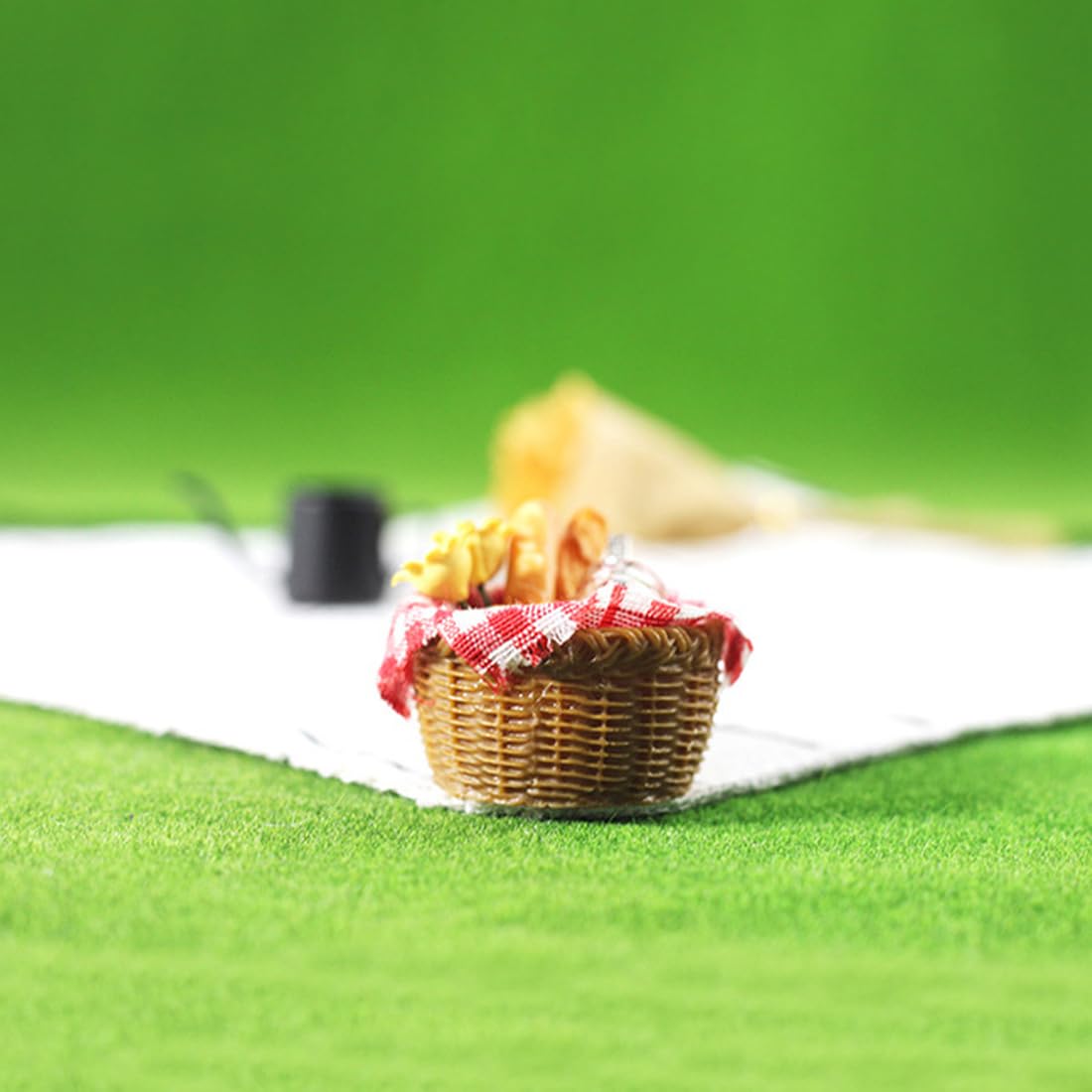 COMPACTINI Miniature 10P Set Model 1:12 Scale Set Dollhouse Accessories Picnic Miniature Bakery Baguette Bread Basket Miniature Doll Party Play Accessories (Red)