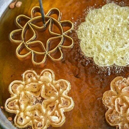 Dok Jok Brass Mold Thai Dessert Maker, Medium Rosette Lotus Flower Cookie Mold with Handle, 3.14 Inch Diameter