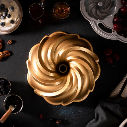 Nordic Ware Swirl Bundt Pan, 10-Cup, Gold
