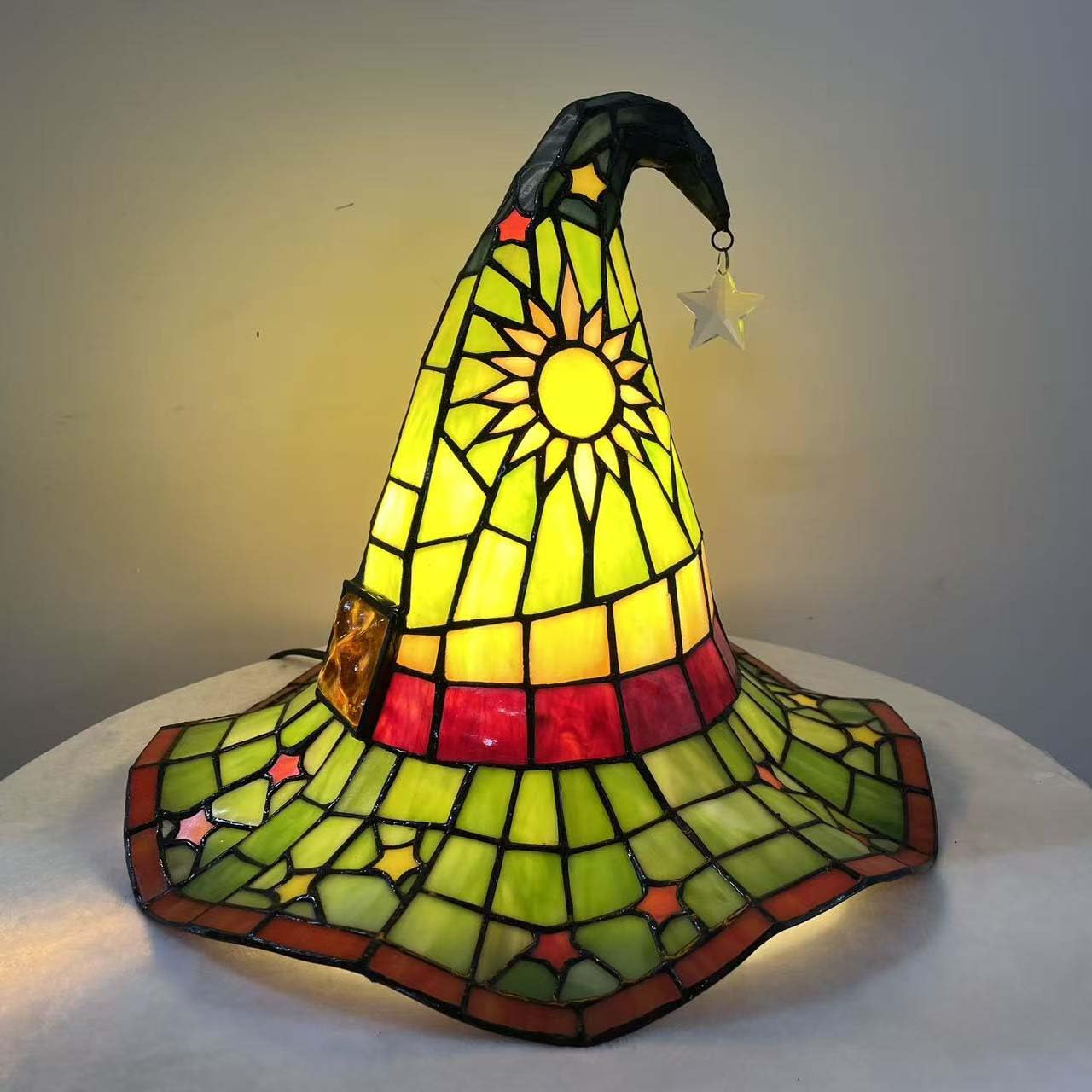 Bieye L13011 Tiffany Style Stained Glass Wizard Hat Table Lamp with Hanging Star, Handcrafted Fantasy Witch Hat Accent Light for Magical Home & Halloween Décor