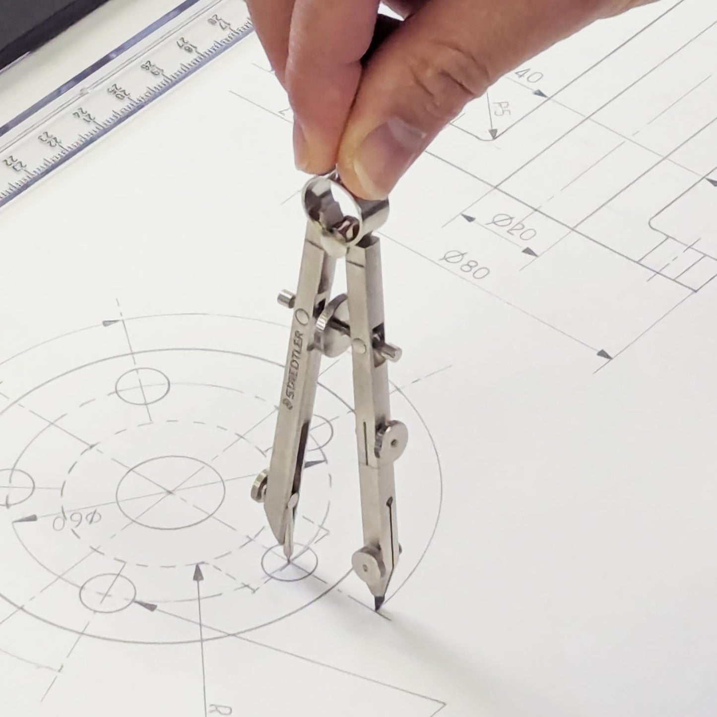 Staedtler Compass for Drafting, Spring Small Compass, Insertion Diameter 0.2 inches (4 mm), 557 62N