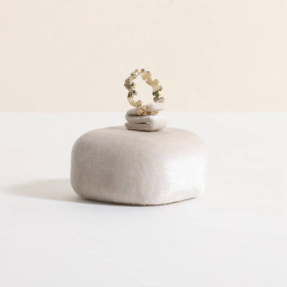 CHISTOR Cute Single Ring Holder for selling, Velvet Ring Display Stand for Jewelry Show, Jewelry Storage Display【Beige】