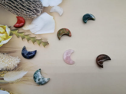 XMHOME Moon Shaped Worry Stones 30mm Assorted Bulk Carved Gemstones 20 Pcs Chakra Crystals Set Jewelry Making Home Decor Gifts
