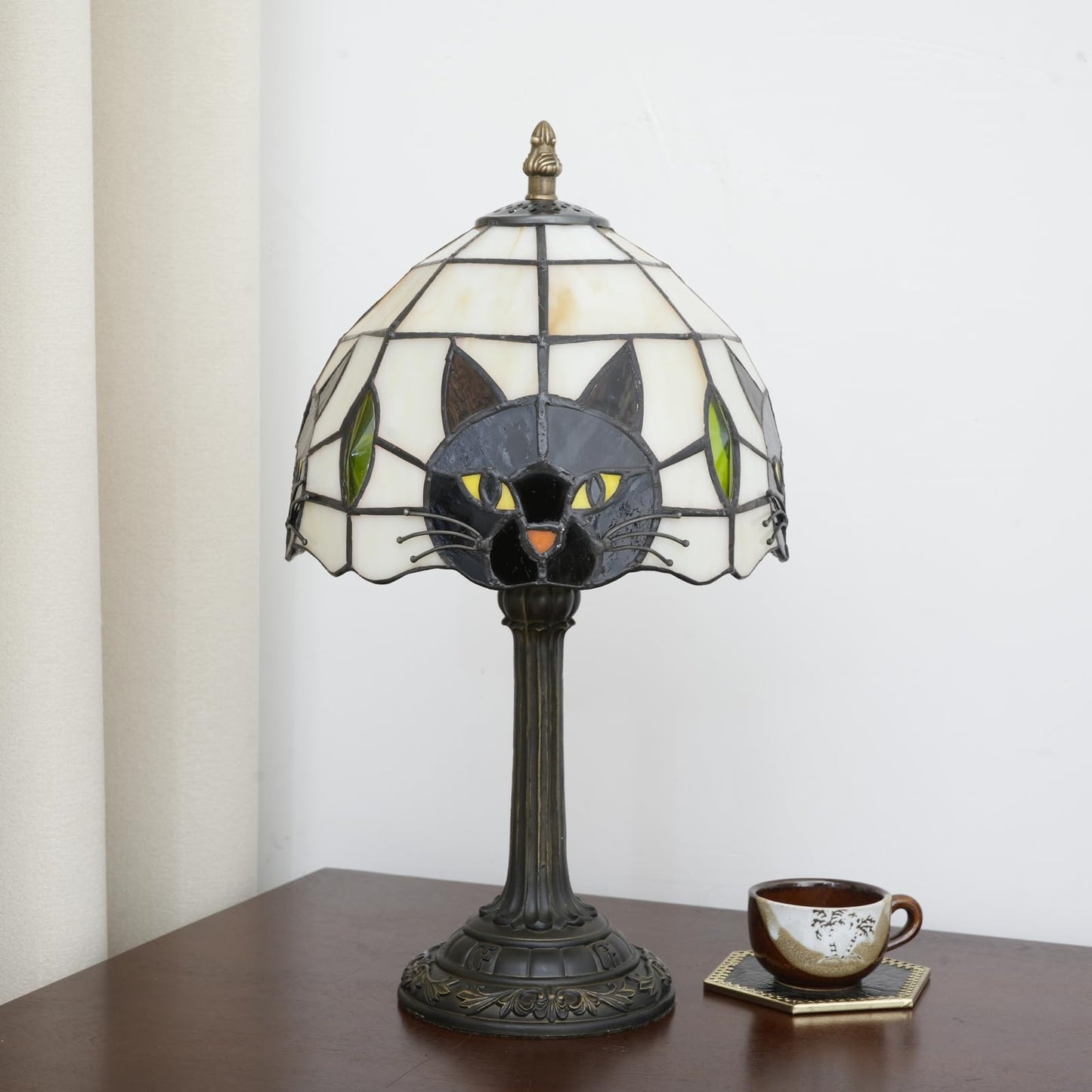 Tiffany Style Black Cat Stained Glass Table Lamp Cute Small Quirky Table Lamp Bedroom Bedside lamp Living Room Dining Room Office Decoration Desk lamp Home Decoration Creative Gift Scene Props