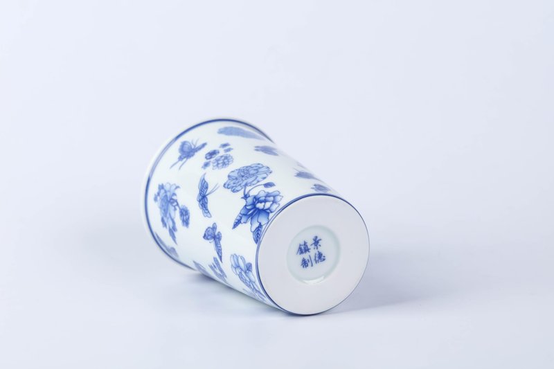 meicilin 14 oz ceramics Handmade blue and white Retro Coke cups coffee tea set of 4 china Coffee Mugs for Tea, Milk,Dishwasher and Microwave Safe，Free gift soft silicone cover and gift box