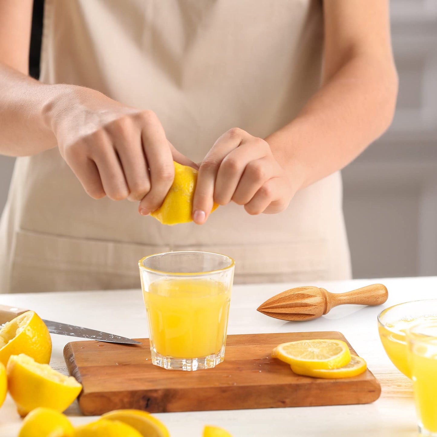Sieral 1 Pcs Wooden Citrus Reamer Lemon Hand Juicer Beech Wood Handheld Citrus Juicer Kitchen Juicing Tool Manual Orange Lime Lemon Juice Reamer Extractor for Daily Home Bar Cafe Restaurant Use