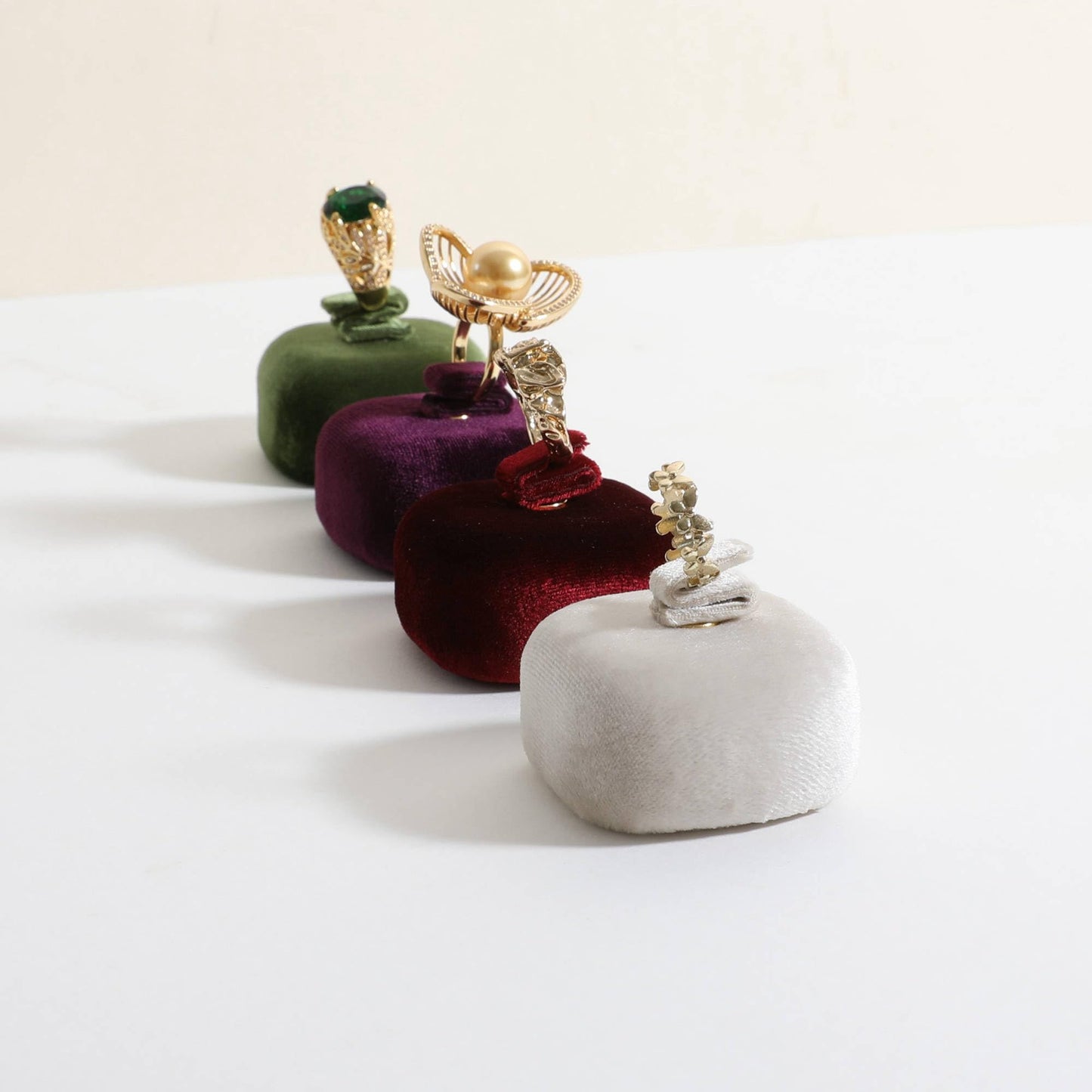 CHISTOR Cute Single Ring Holder for selling, Velvet Ring Display Stand for Jewelry Show, Jewelry Storage Display【Beige】