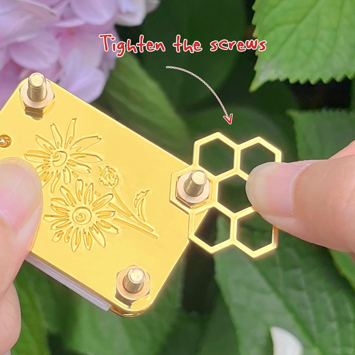 Happinit Micro Flower Press, Miniature Flowers Press Kit, Metal Pocket Flower Pressing, DIY Pressed Flowers Plant Preservation Kit for Arts and Crafts Lovers, Plant Lover Gifts (Gold)