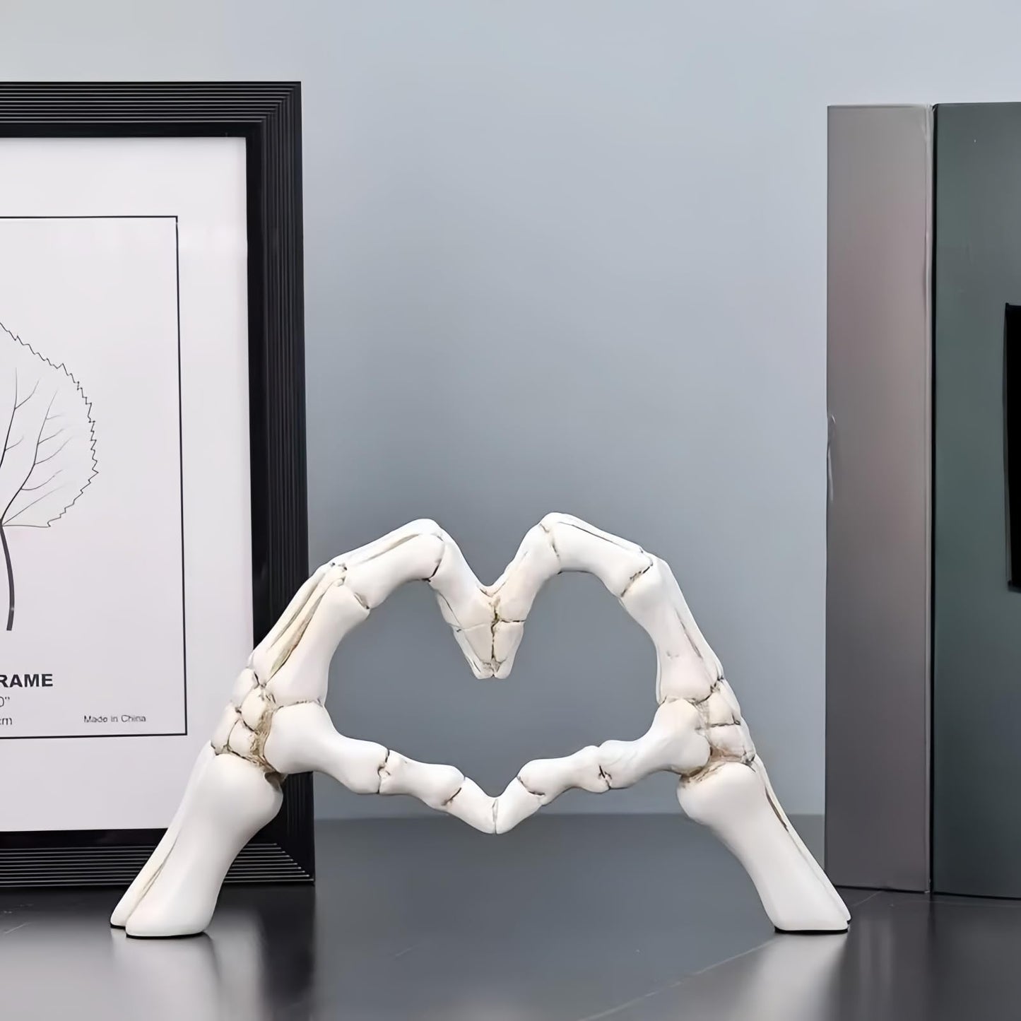 JLNGTHONG Halloween Heart Hands Sculpture, White Skeleton Hands Love Ornaments Heart Finger Sign for Shelf Decor Home Desktop Ornament