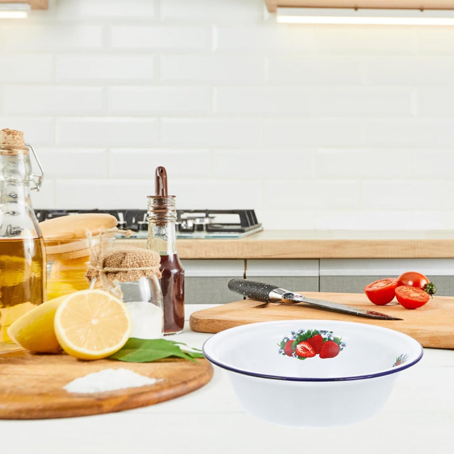 MAGICLULU Vintage Enamel Bowl, Round Tray with Strawberry Pattern, Metal Nesting Food Bowl, 20cm