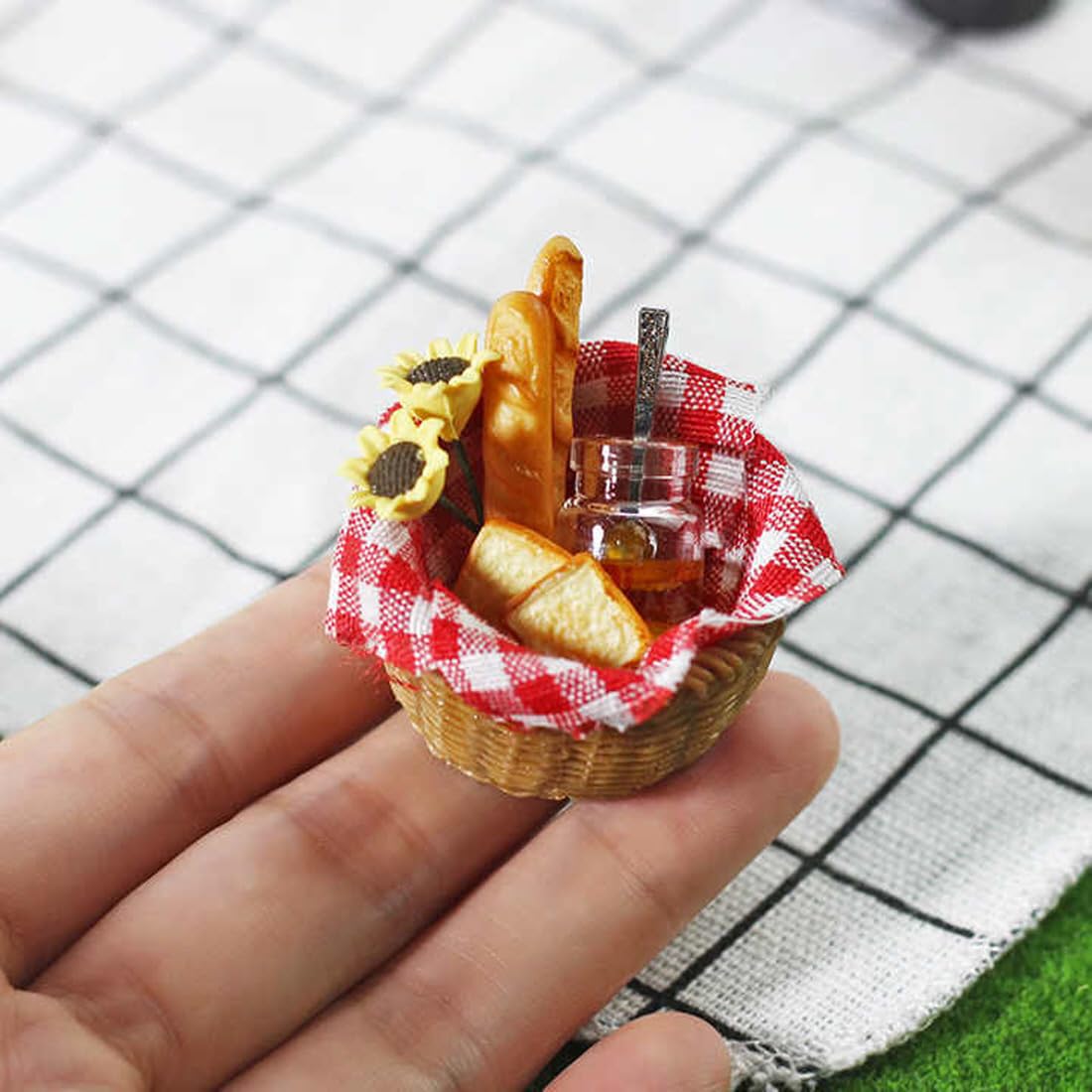 COMPACTINI Miniature 10P Set Model 1:12 Scale Set Dollhouse Accessories Picnic Miniature Bakery Baguette Bread Basket Miniature Doll Party Play Accessories (Red)