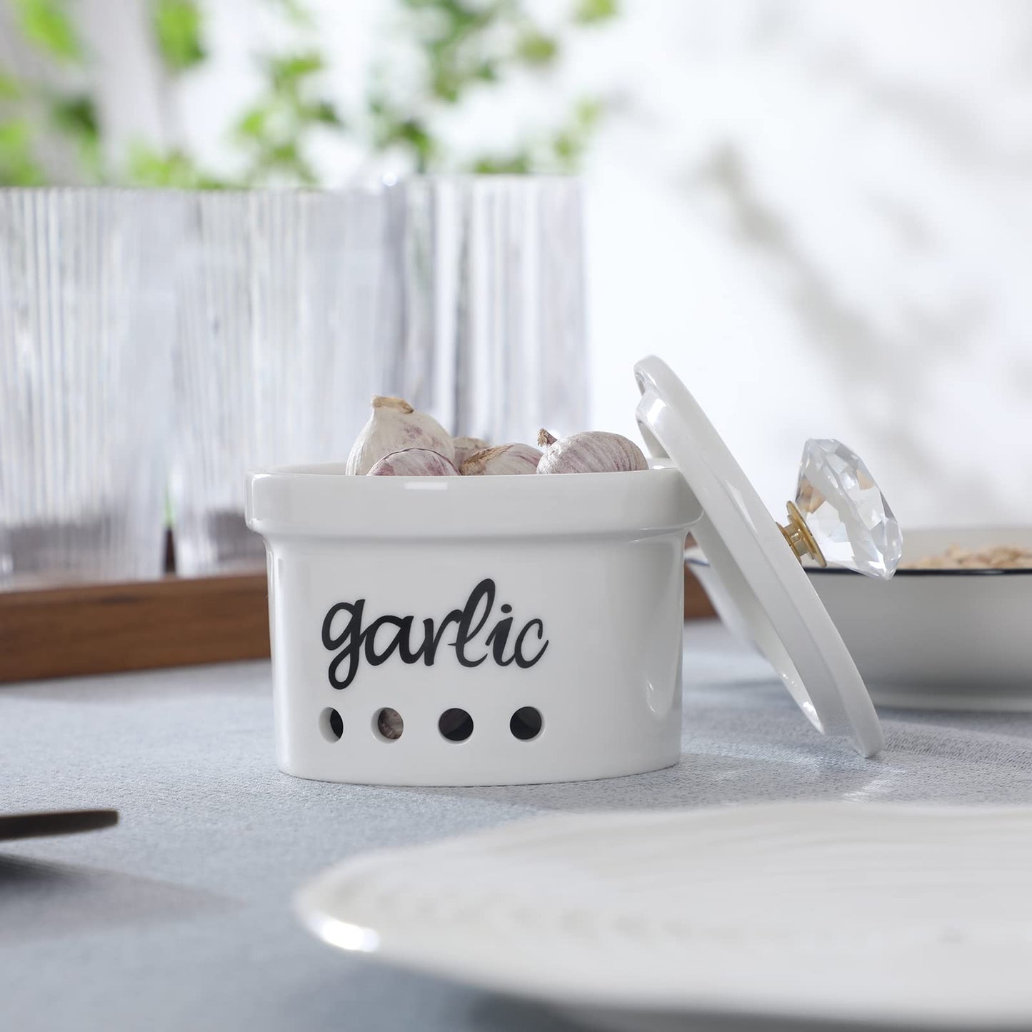 HAOTOP Garlic Keeper with Crystal Lid, 12.5 oz Ceramic Garlic Saver Container for Countertop, Farmhouse Kitchen Decor (Gold)