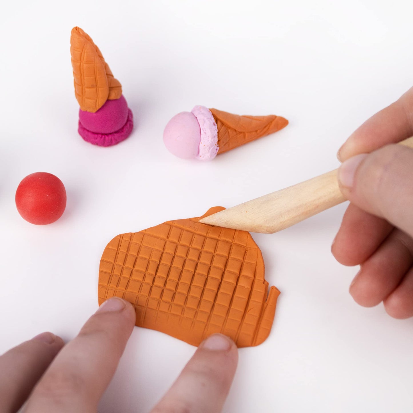 DAS Modelling Tools – 7-Piece Clay Modeling Tools Set - Beginner Clay Tools for All Artists - Versatile Wooden Tools for Shaping and Carving - Wooden Tools Ideal for Clay Projects