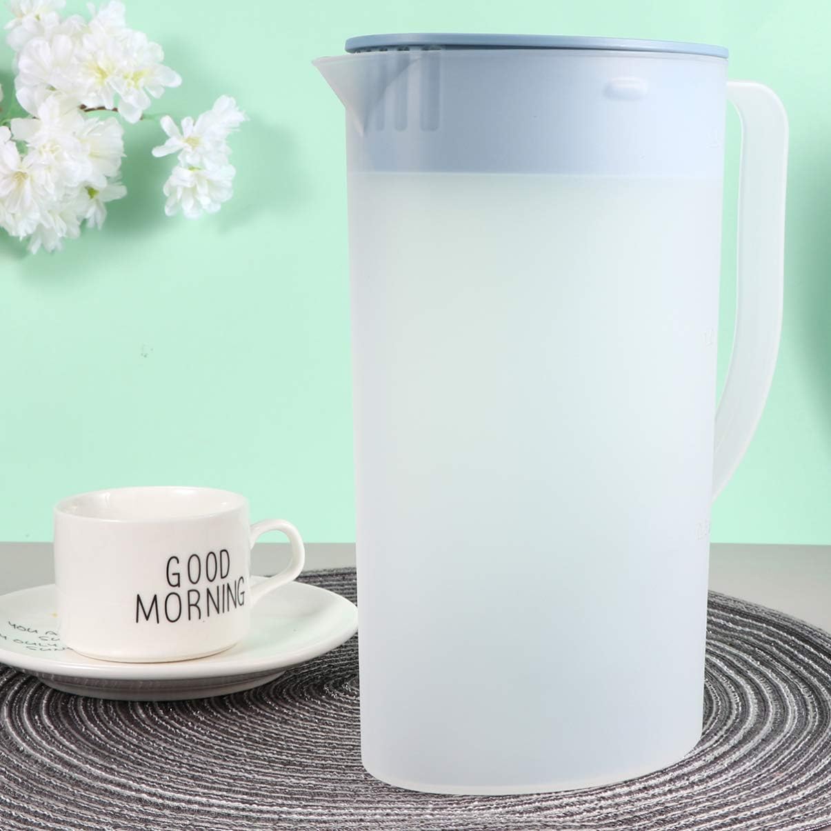 Housoutil Juice Pitcher Carafes, 1.6 Litre Plastic Drink Pitcher with Lid for Cold Beverages