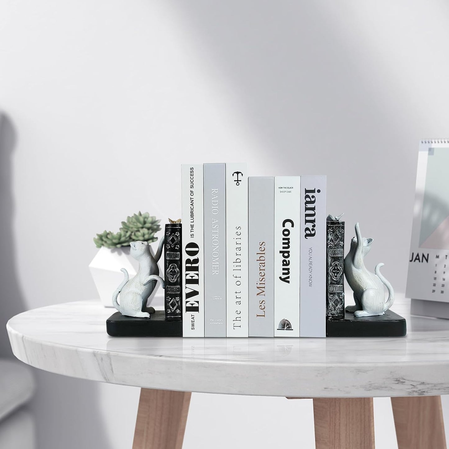 1 LIFFY Decorative Bookends, Heavy Duty Resin Cat Bookends, Non-Skid Bookshelf Stopper, Cute Cat Figures for Shelves