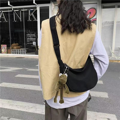 Medium Nylon Crossbody Crescent Bag for Women Men Fashionable Shoulder Bag with Adjustable Strap for Everyday Casual Travel