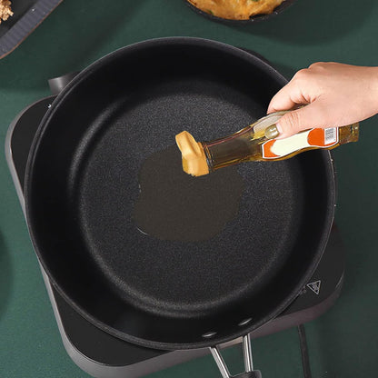Nonstick Frying Pan Skillet, Professional Chef Egg Pan with Ergonomic Handle, Stainless Steel Omelet Pan (16CM)