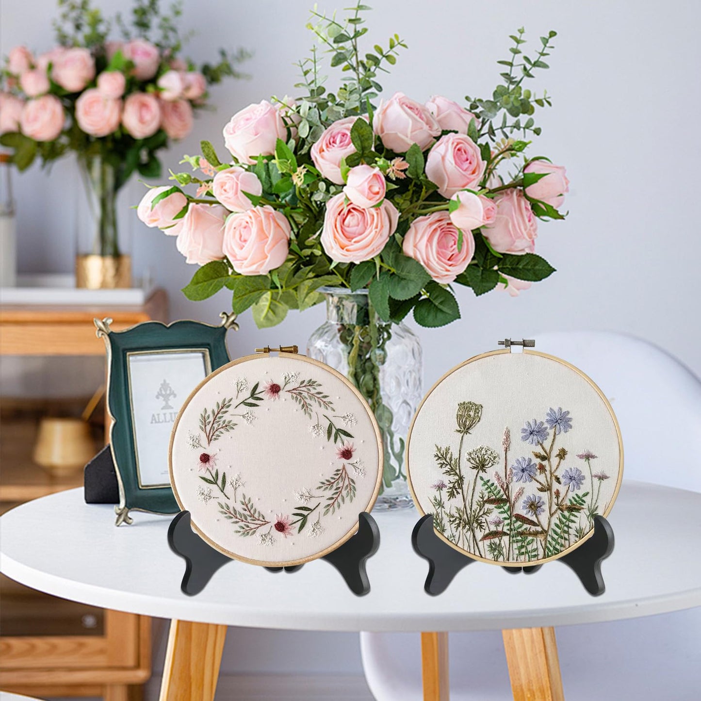 JoyHuaTrade 4 PCS Embroidery Hoop Desk Display Holder, Black Plastic Cross Stitch Display Stand for Embroidery Cross Stitch Hoop Needlework Decor