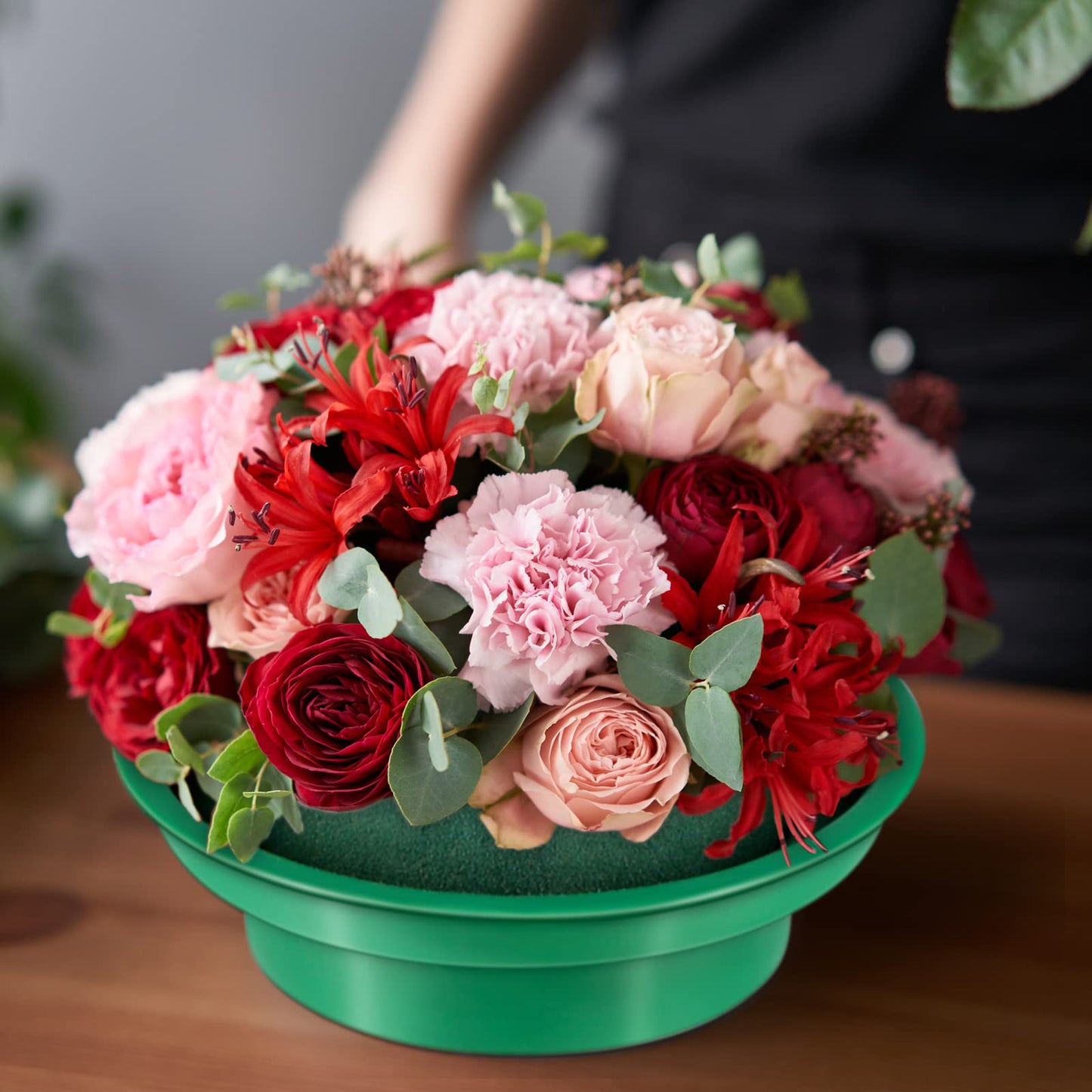 Hahood 16 Packs Floral Foam Rounds in Bowls DIY Flower Arrangement Kit Green Round Wet Flower Foam Blocks for Fresh and Artificial Flower Arrangements, Birthday Wedding Party Decors