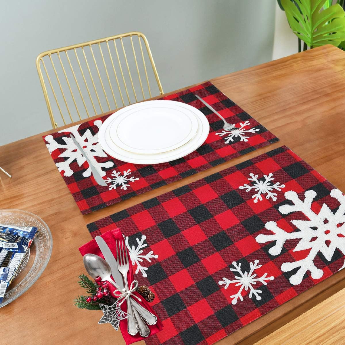 Christmas Red Plaid Snowflake Placemats, Set of 6, Heat-Resistant, Washable Table Mats for Kitchen Dining Decoration