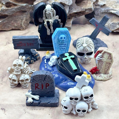 Suartus Halloween Miniature Figurines - 20 Resin Ghost Tombstones Skull Heads Scene Ornaments Halloween Garden Accessories Mini Figurine Decorations for Outdoor Home Village Crafts