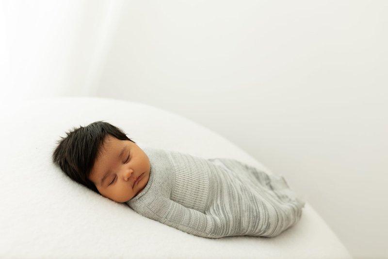 Swaddelini Swaddle Sleep Sack, Easy-to-Use Baby Sleep Sack, Helps Babies Sleep Longer, 0-3 Months, 6-12 Pounds, Grey