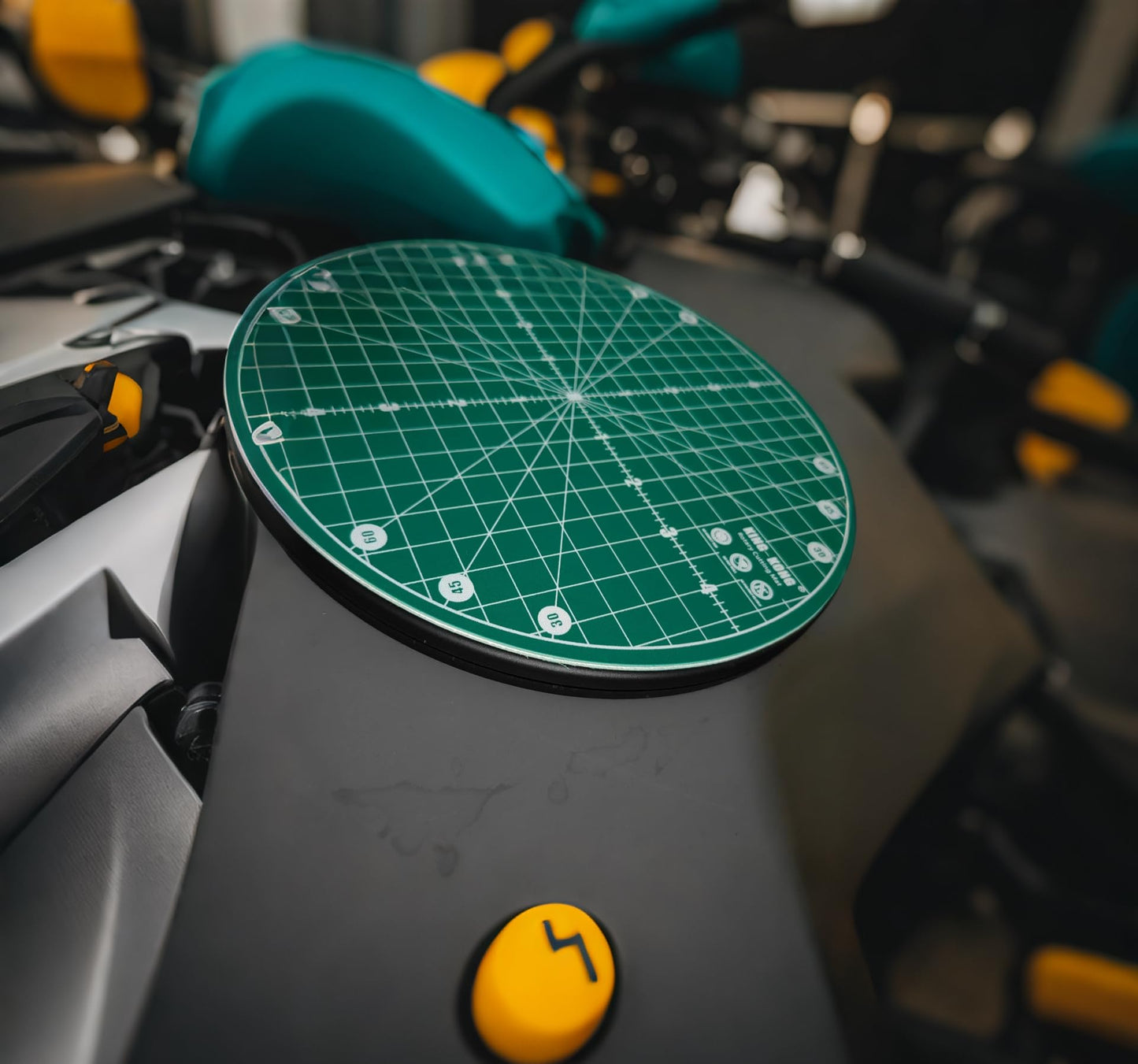 KING-KONG Round Rotary Cutting Mat, Green, 9.8 Inch, Self-Healing, for Crafts, Leather, and Advertising