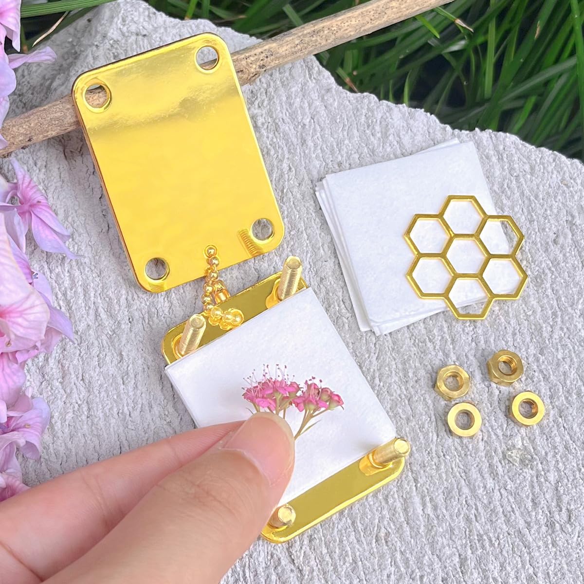 Happinit Micro Flower Press, Miniature Flowers Press Kit, Metal Pocket Flower Pressing, DIY Pressed Flowers Plant Preservation Kit for Arts and Crafts Lovers, Plant Lover Gifts (Gold)