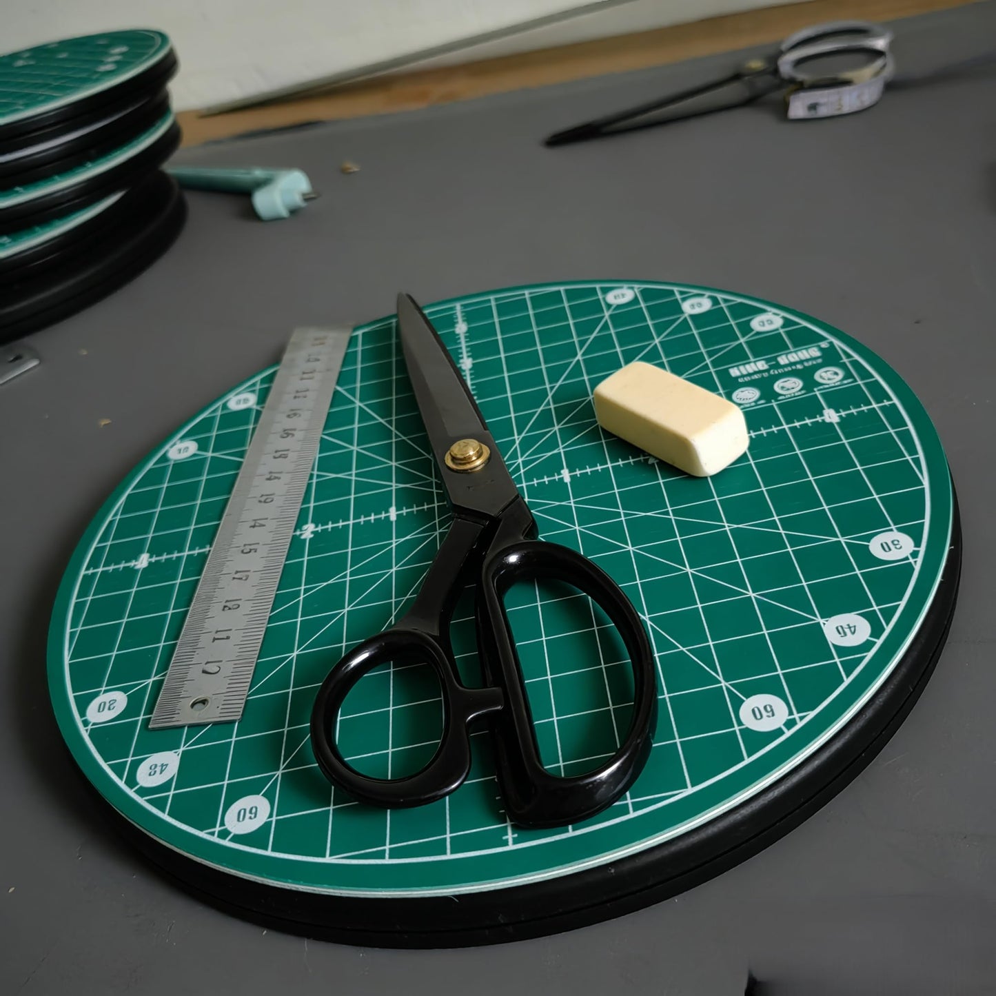 KING-KONG Round Rotary Cutting Mat, Green, 9.8 Inch, Self-Healing, for Crafts, Leather, and Advertising