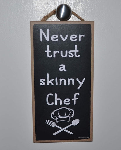 Popfizzy Never Trust a Skinny Chef Sign, Funny Kitchen Decor, Kitchen Signs Wall Decor, 5x10