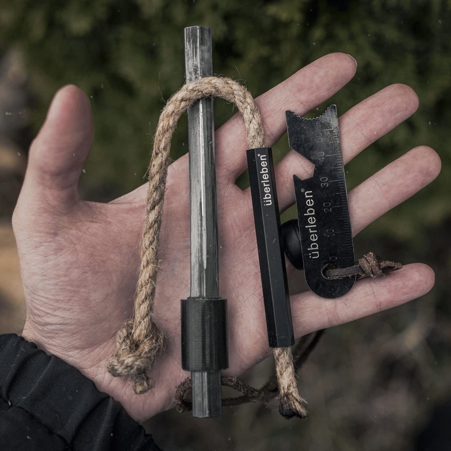 Überleben Hexå Original Ferro Rod Fire Starter for Survival – Up to 20,000 Strikes, 6" Long, 1/2" Thick Hexagon Fire Steel with Striker and Lanyard – Waterproof Flint and Steel for Camping