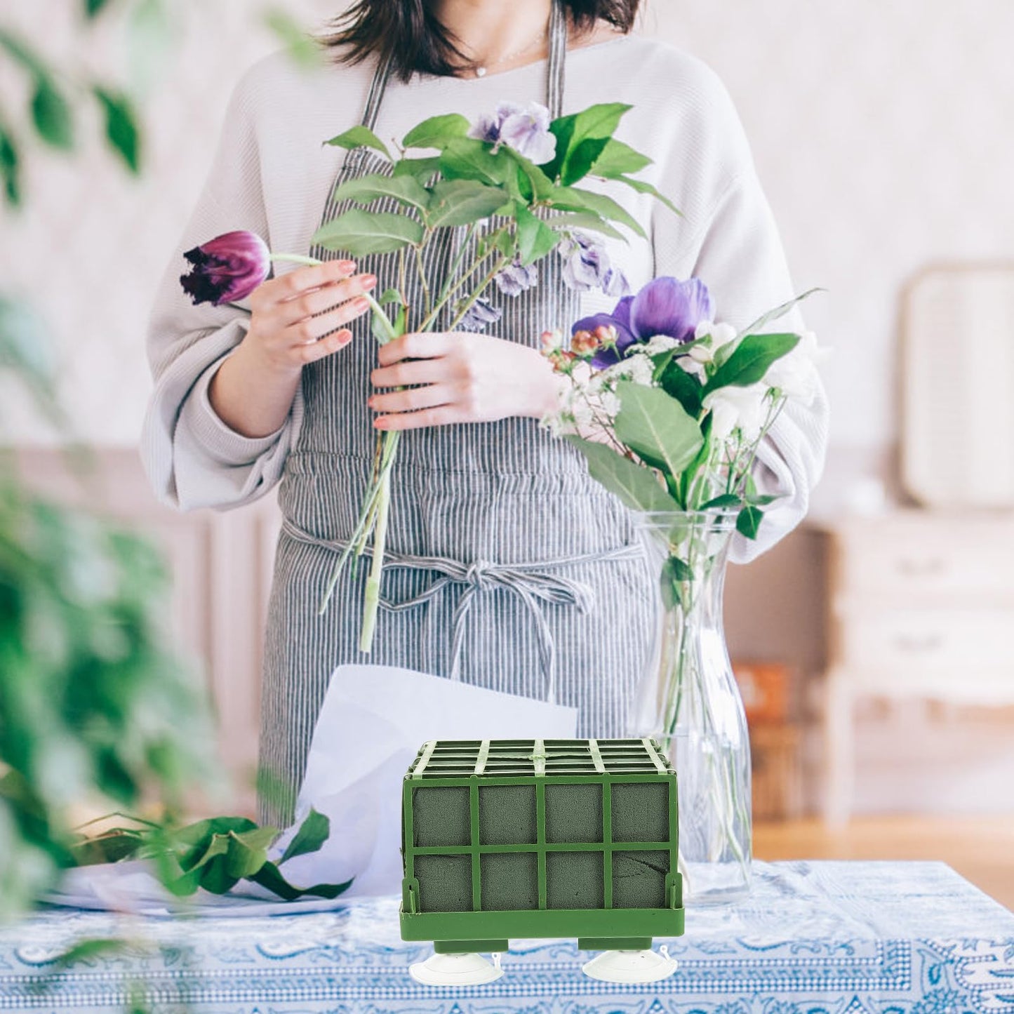 TOPPERFUN 2 PCS Floral Foam Cage, Flower Foam Holder with Suction Cups, Wet Floral Block for Wedding Car Decoration, Foa·m Cage for Flower Arrangements and DIY Bridal Bouquet, 4.32 x 4.32 x 3.54 in