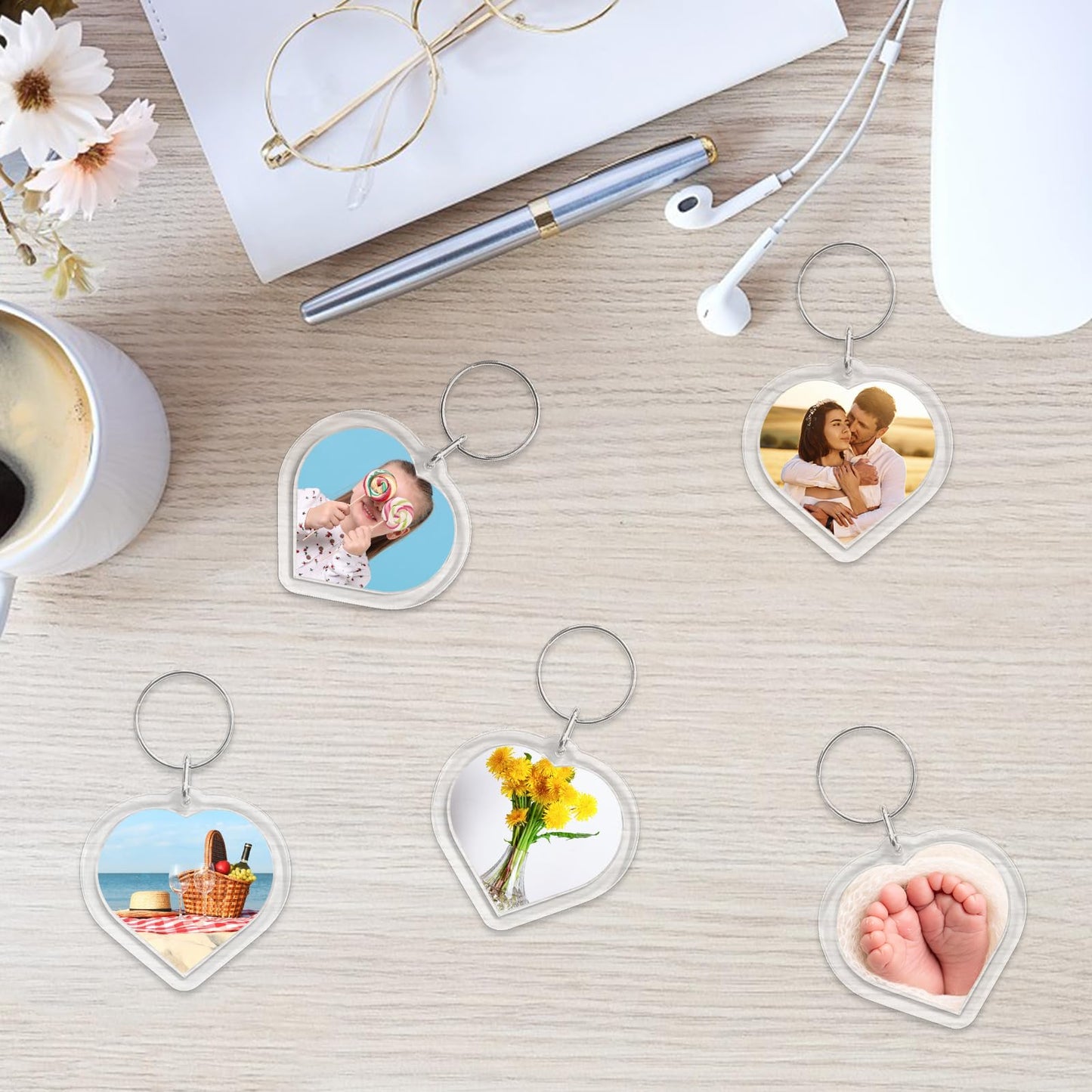 BRT Bearingshui 50pcs Pendant Picture Frame Keyrings, Clear Acrylic Photo Frame Keyring Holder, Make Your Own Personalized Keyring Kit, Heart Shaped Blank Photo Insert Keychain for DIY Craft