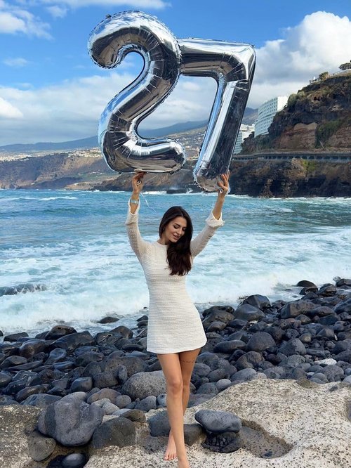 Happy 27 Balloon - Large Silver Foil Number Decoration for Birthday, Wedding & Graduation