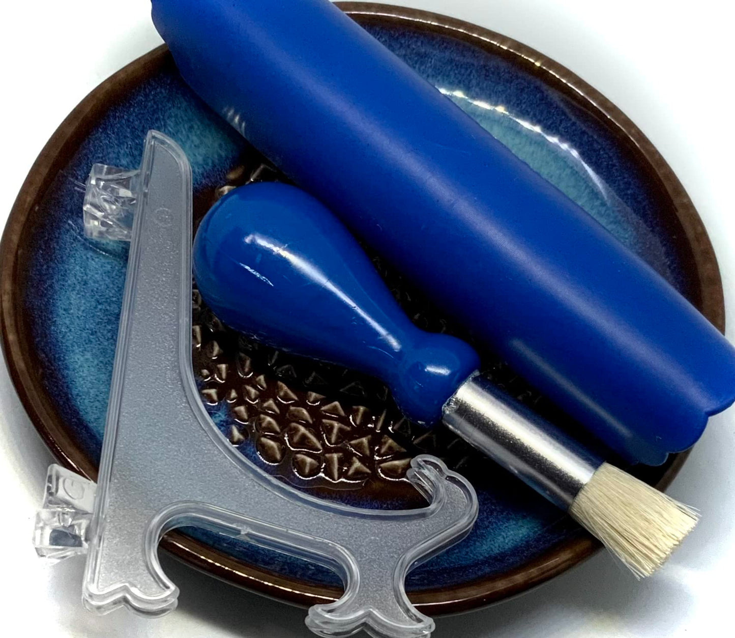 BonCera, All-in-one Premium Ceramic Garlic Grater Plate 4-Piece Set - Brown Milkyway Glazed Design - For Garlic, Ginger, Chocolate, and more! - Comes with 5.25" Plate, Peeler, Brush, and Stand