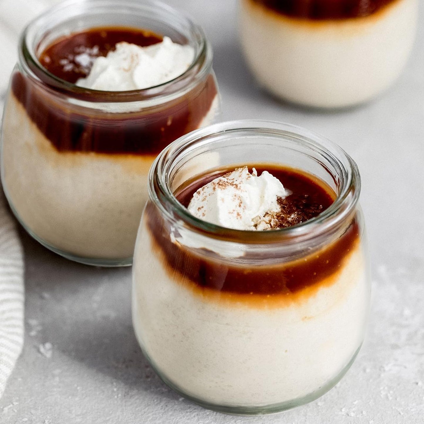 NEWMIAO 20 Pack 7 oz Glass Yogurt Jars with Cork Lids and PE Lids, Glass Pudding Jars Candles Jars, Small Containers for Wedding Favors, Milk, Jam, Honey, Cake, Spices and DIY Gift