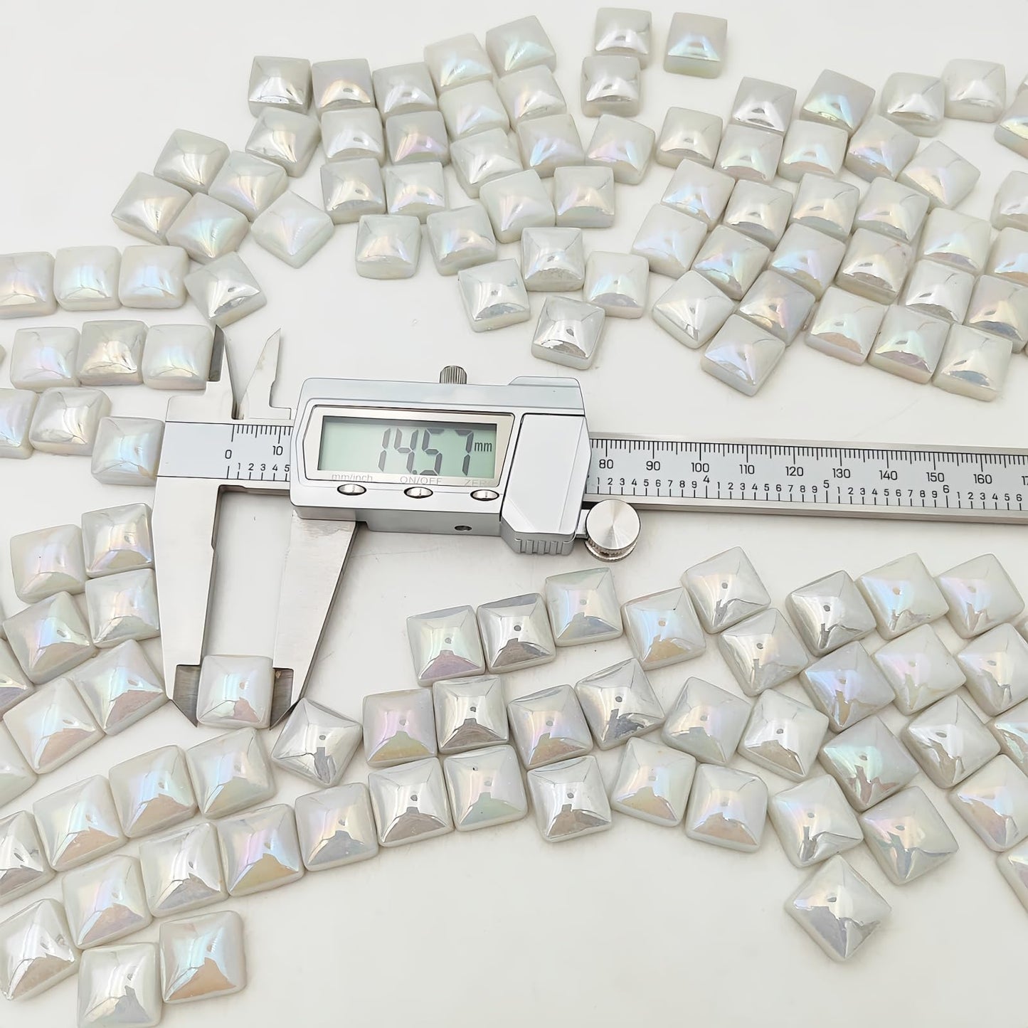 1.1lb Crystal Glass Mosaic Tiles for Crafts, 0.6"x 0.6" Square Mosaic Glass Pieces for Artwork,Garden Kit Decor (Plated White)