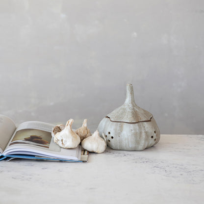 Creative Co-Op Stoneware Garlic Shaped Garlic/Onion Keeper, Matte White