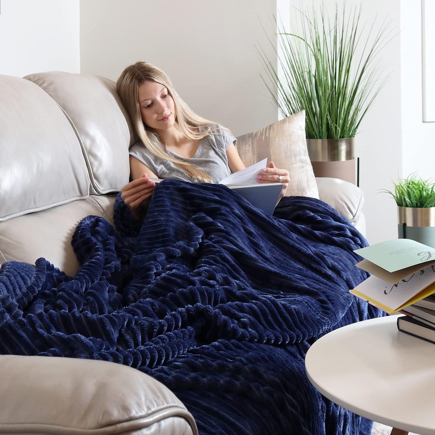 Clara Clark Cut Plush Fleece Throw Blanket, Lightweight Super Soft Fuzzy Luxury Bed Blanket (50x60) Navy Blue