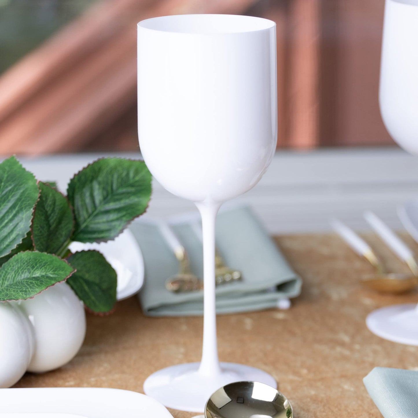 White Plastic Wine Glasses Set of 25 Elegant Wine Goblets Hard Plastic Wine Cups on Stem 12 Ounce