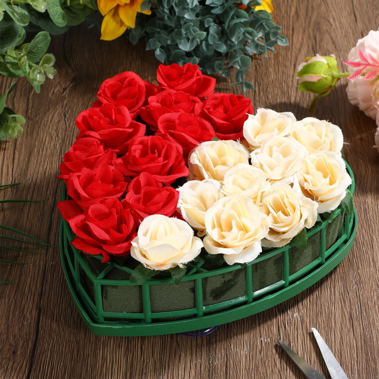 EXCEART Heart Shaped Floral Foam with 4Pcs Suction Cups, Green Wet Florist Sponge Blocks for Wedding Car Decoration, DIY Flower Arrangement Bricks for Parties & Anniversaries, Leak-Proof