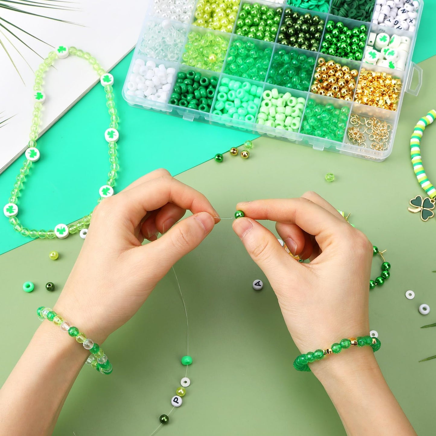 UPINS 2100PCS+ St. Patrick's Day Bracelet Making Kit,Green Shamrock Round Beads Charms for Jewelry Making Bracelet Necklace Making DIY Crafts Gifts