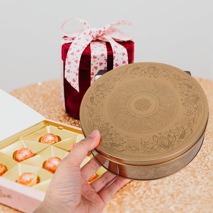 Amosfun Cookie Tin with Lid - 6.6 Inch Round Tinplate Treat Boxes Decorative Cake Pan Candy Snack Chocolate Patisseries Storage Container